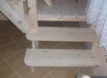Drewniana poręcz i schody